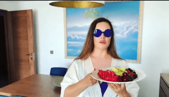 Телеведущая Екатерина Андреева призналась, что голодает по 16 часов