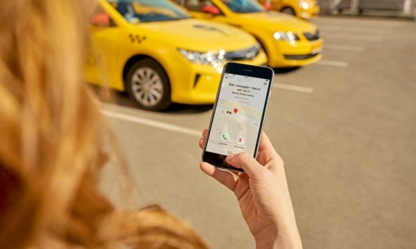 Вызов такси со смартфона через приложение Яндекс.Такси