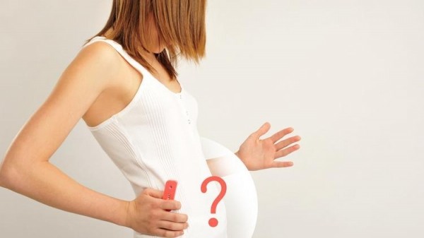 Как можно отличить беременность от ПМС, признаки и симптомы месячных и зачатия