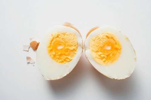Как и со скольки месяцев можно вводить яйцо в прикорм ребенку