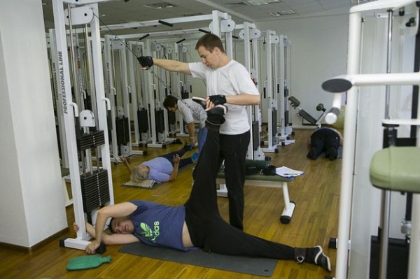 Упражнения для коленных суставов по Бубновскому в домашних условиях