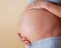 Причины икоты ребенка в животе при беременности и что делать, патологии