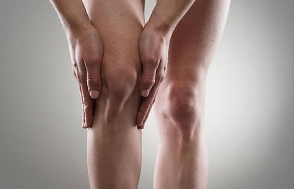 Почему возникает резкая, острая боль в коленном суставе, ее особенности, лечение