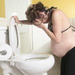 Почему и на каких сроках начинает тошнить при беременности, как избавиться