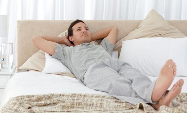 5 причин обратить внимание на положение головы на подушке во время сна