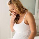 Чем в домашних условиях лечить горло при беременности на разных триместрах