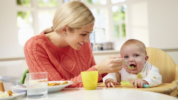 Когда вводить лук в прикорм ребенку на грудном вскармливании и на смесях, с какого возраста