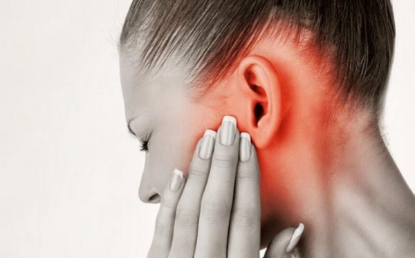 Почему при остеохондрозе закладывает и болят уши: симптомы и лечение