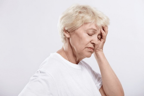 Как избавится от головной боли при шейном остеохондрозе: таблетки и препараты