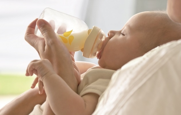 Особенности и виды казеиновых смесей для новорожденных, польза, как употреблять