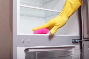 После разморозки холодильник не включается – ищем и исправляем причину