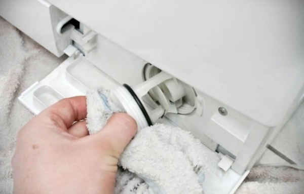 Как почистить сливной фильтр в стиральной машине