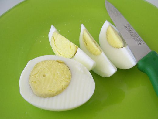 Можно ли перепелиные и куриные яйца при грудном вскармливании в первый месяц, польза
