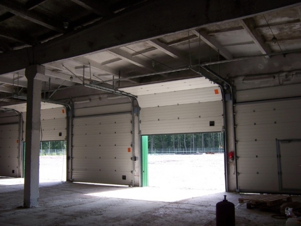 Распашные ворота для гаража своими руками: производство и монтаж