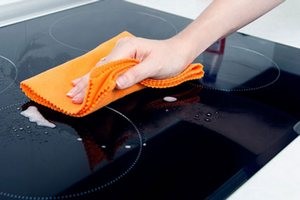 Как очистить стеклокерамическую плиту от нагара?