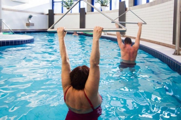 Все, что нужно знать про плавание при остеохондрозе
