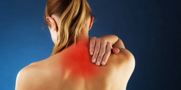 Возможные причины боли в шее и плече, отдающей в руку
