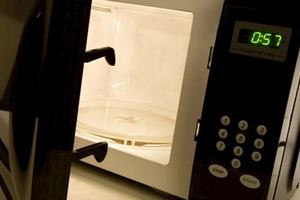 Как выбрать микроволновку для дома – изучаем основные характеристики