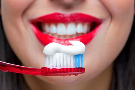 Стоматолог сообщила, к каким болезням приводит неправильная чистка зубов