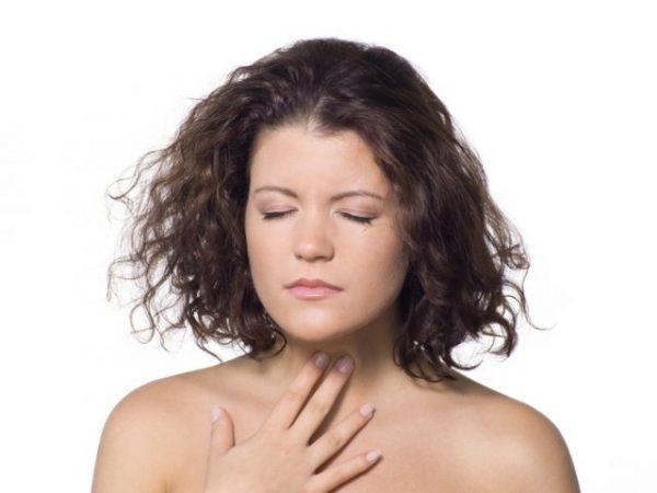Боль в грудине и ком в горле — что значат симптомы