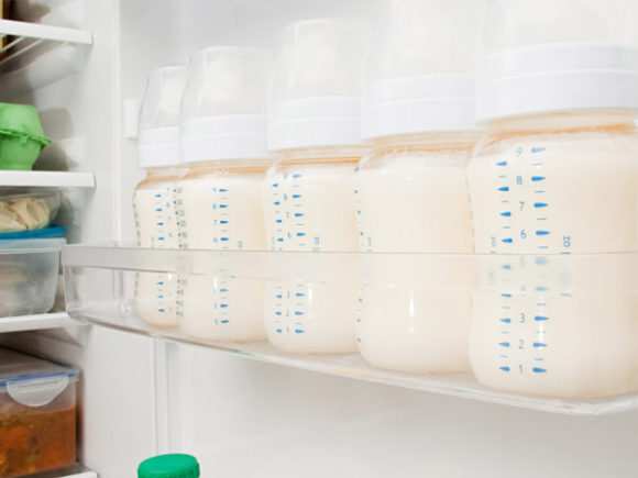 Контейнеры, пакеты и бутылочки для хранения грудного молока