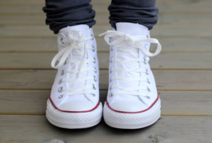 Чем почистить белые кроссовки из кожи, замши и текстиля?
