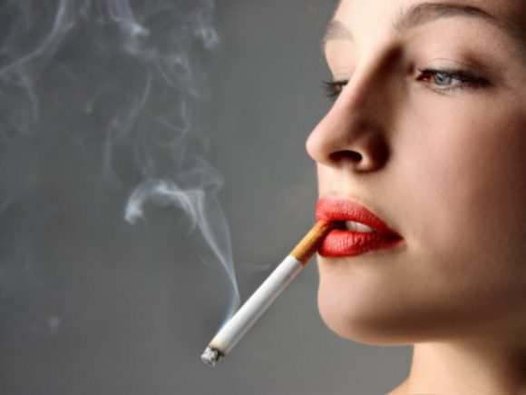Можно ли женщине курить при грудном вскармливании