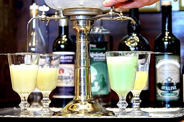 Как пить абсент в домашних условиях — от традиционного абсентного ритуала до рецептов коктейлей
