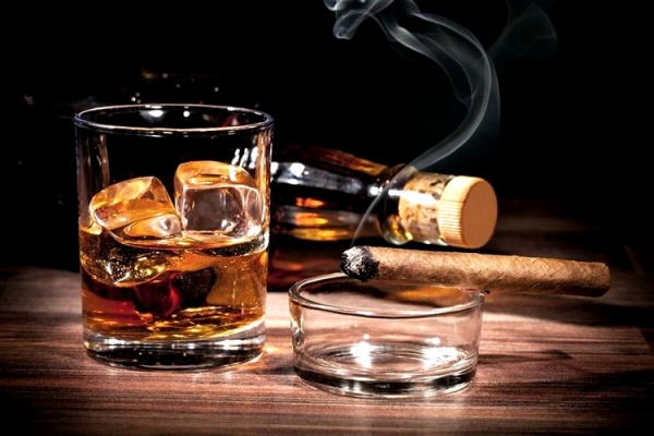 С чем и как пьют виски — правила этикета и традиции разных стран