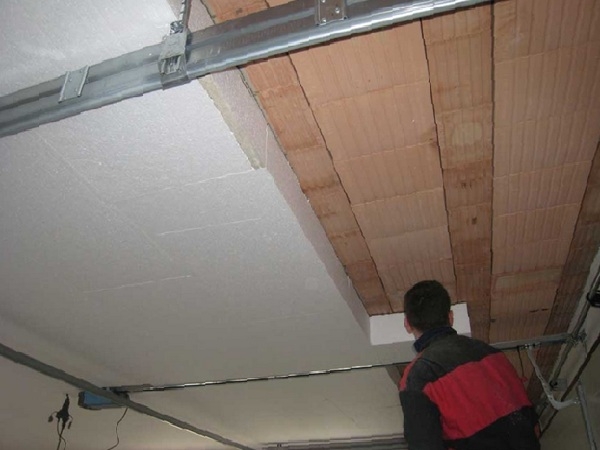 Натяжной и подвесной потолок в гараже