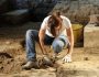 Откуда археологи знают где проводить раскопки?