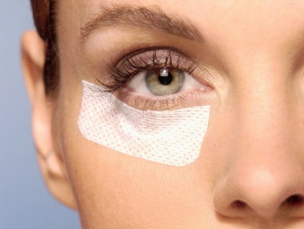 Как убрать грыжи под глазами без операции в салоне или самостоятельно
