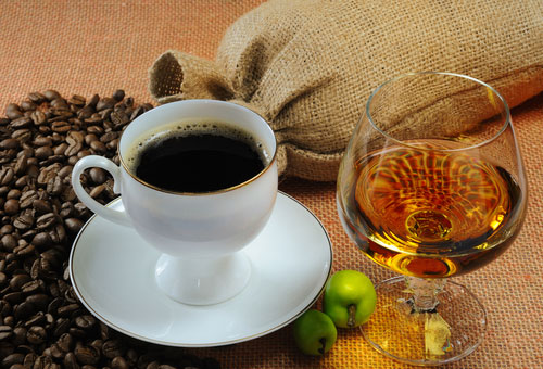 Как называется кофе с коньяком? По-французски, по-русски, по-африкански – лучшие рецепты в домашних условиях