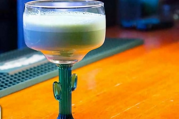 Рецепт коктейля Кузнечик (Grasshopper) — секреты приготовления зеленого напитка, классический состав и его вариации