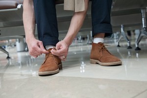 Как стирать замшевую обувь своими руками?