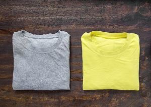 Как сложить футболку: 3 самых быстрых способа