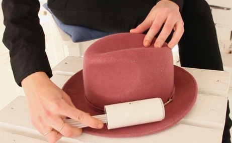 Как почистить фетровую шляпу: советы по регулярной и основательной чистке