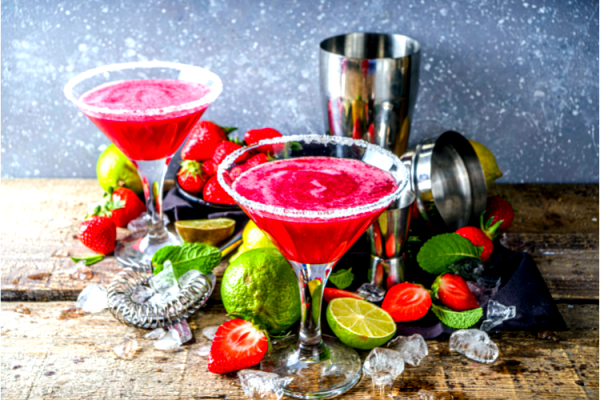 Клубничная Маргарита (Strawberry Margarita) — рецепт приготовления в домашних уловиях