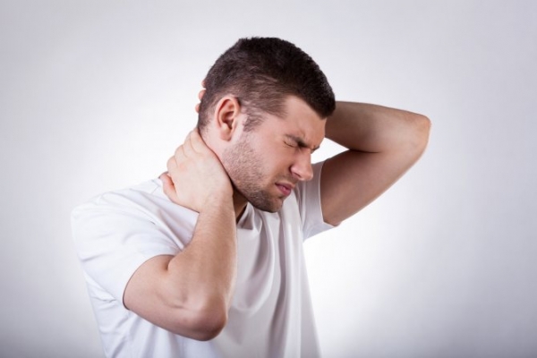 Болит шея и затылок (слева, справа): причины, лечение