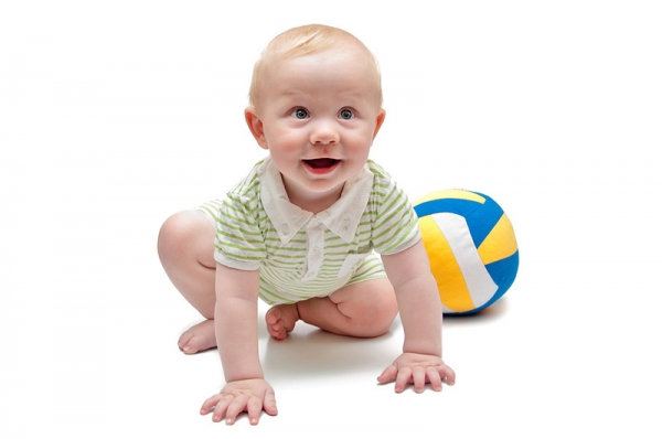 Особенности развития ребенка в 11 месяцев, что должен уметь, вес и рост, как играть