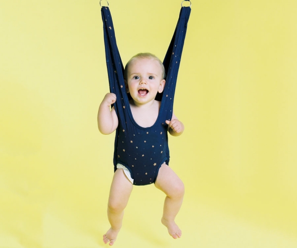 Польза и вред прыгунков, с какого возраста можно использовать для детей и разновидности моделей