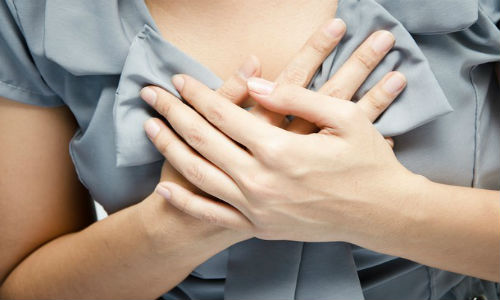 Что делать, если болит грудь при грудном вскармливании и температура, причины, симптомы и диагностика